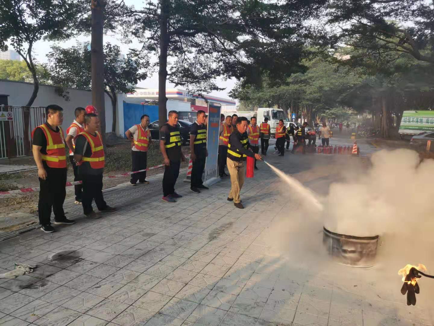 “安全第一，預(yù)防為主”之消防安全演練